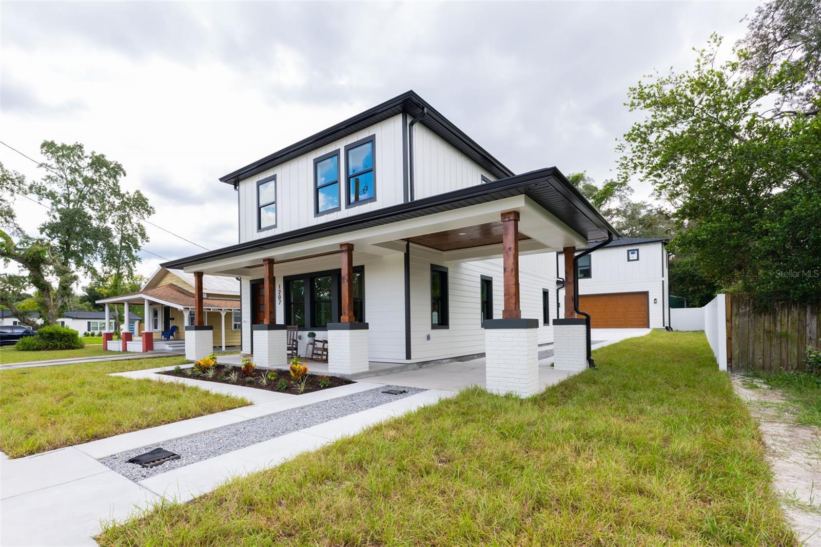 1207 E ELLICOTT ST