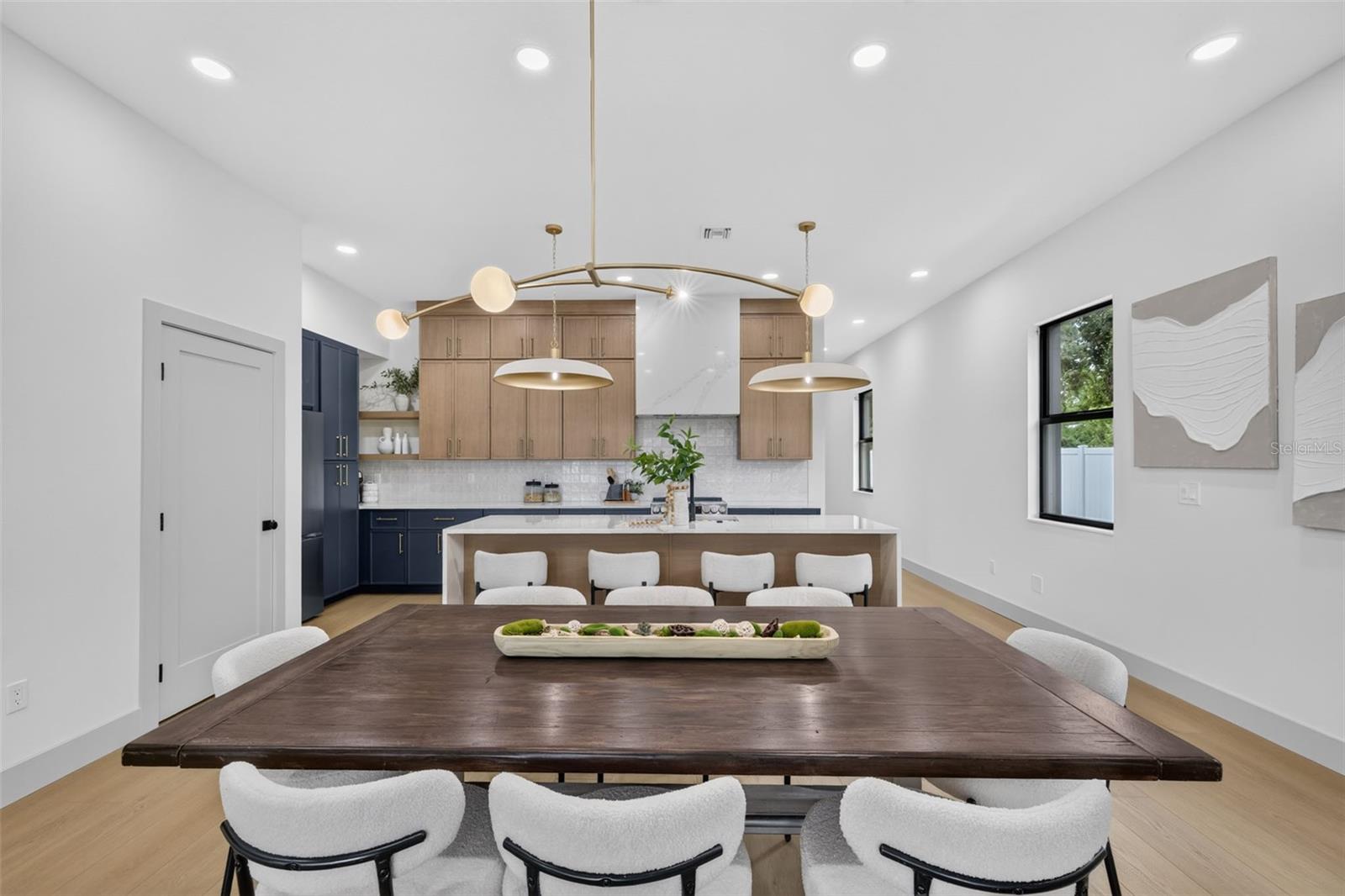 1207 E ELLICOTT ST