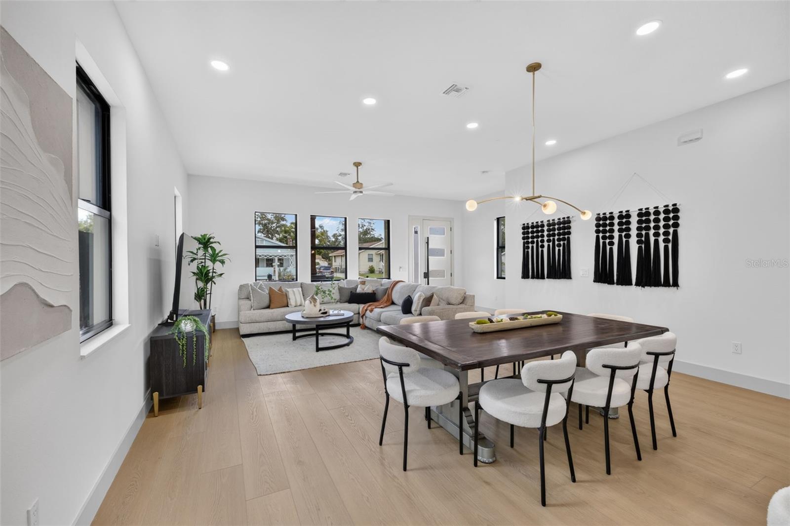 1207 E ELLICOTT ST
