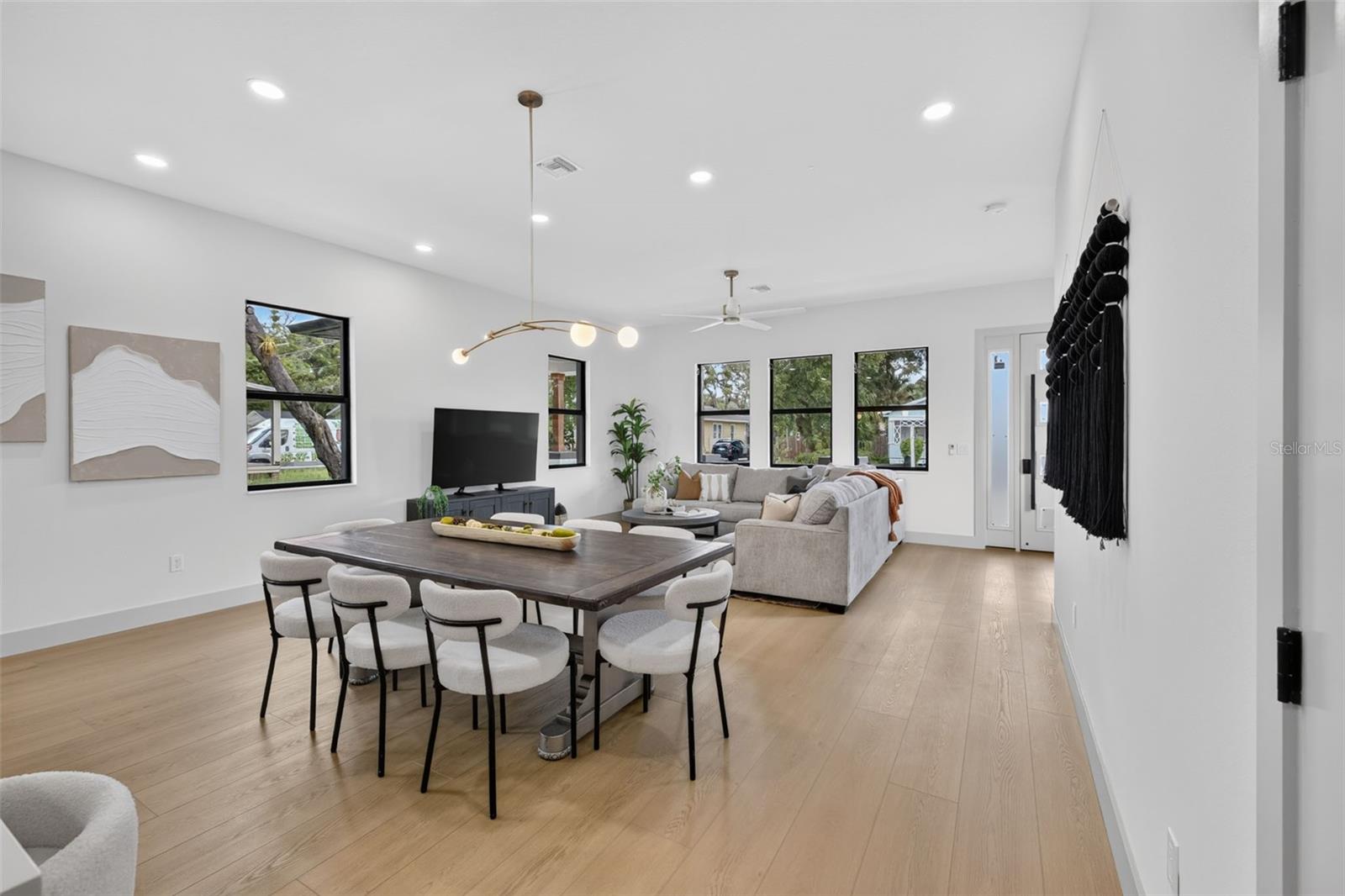 1207 E ELLICOTT ST