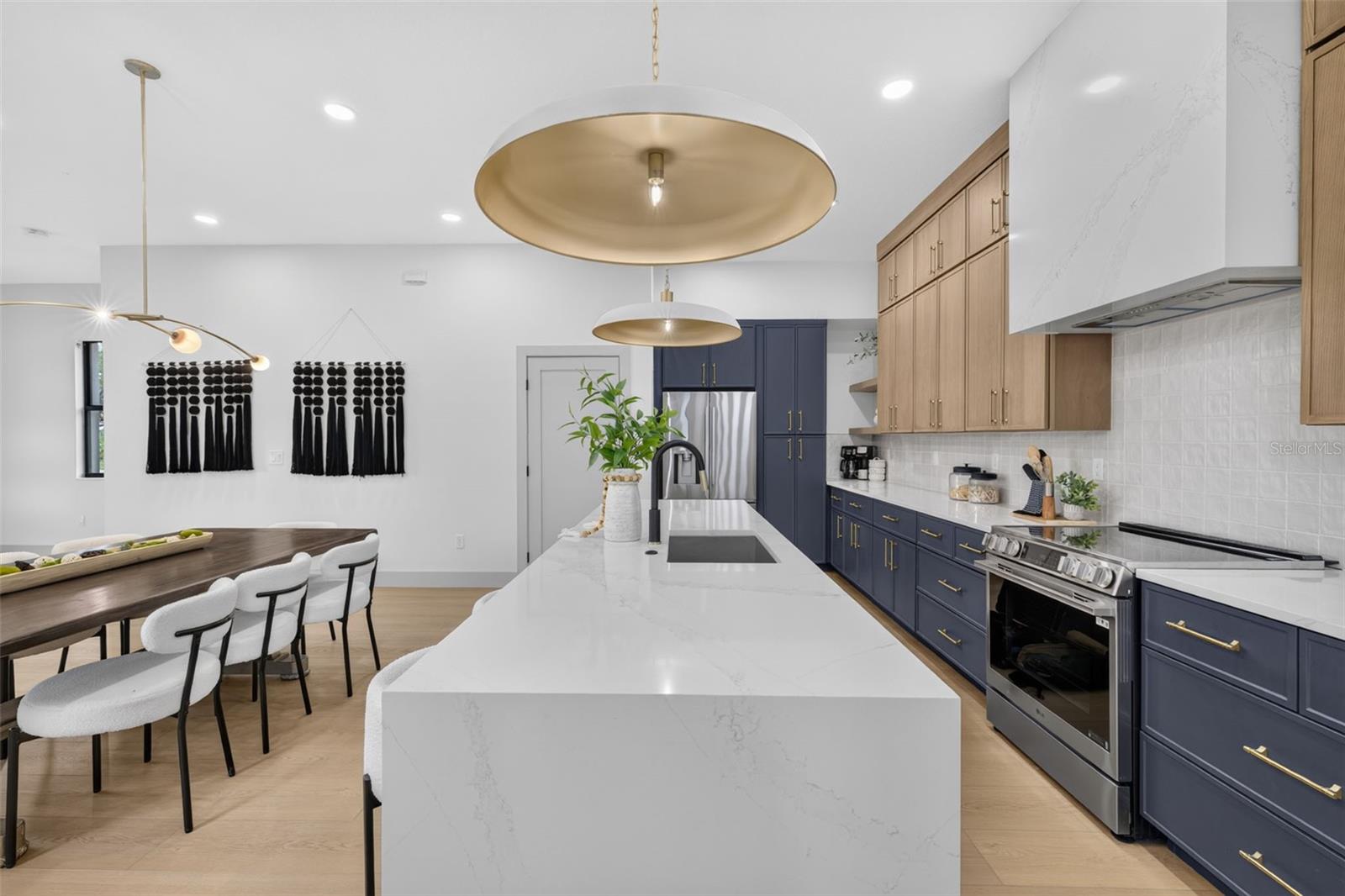 1207 E ELLICOTT ST