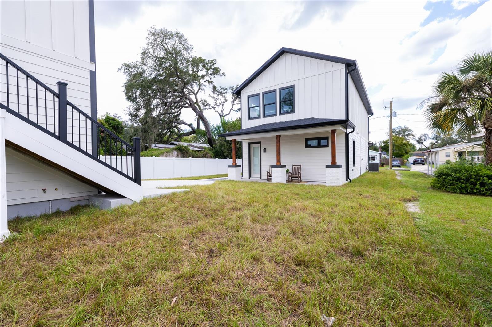 1207 E ELLICOTT ST