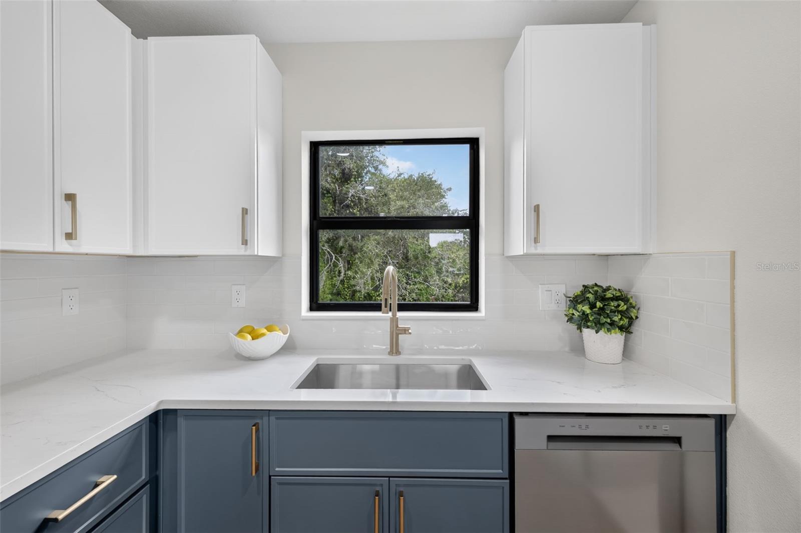 1207 E ELLICOTT ST