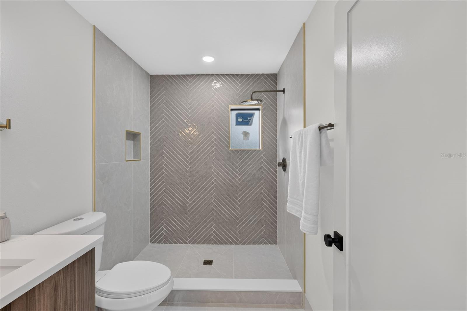 1207 E ELLICOTT ST