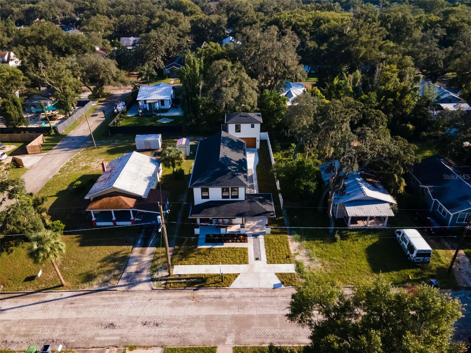 1207 E ELLICOTT ST