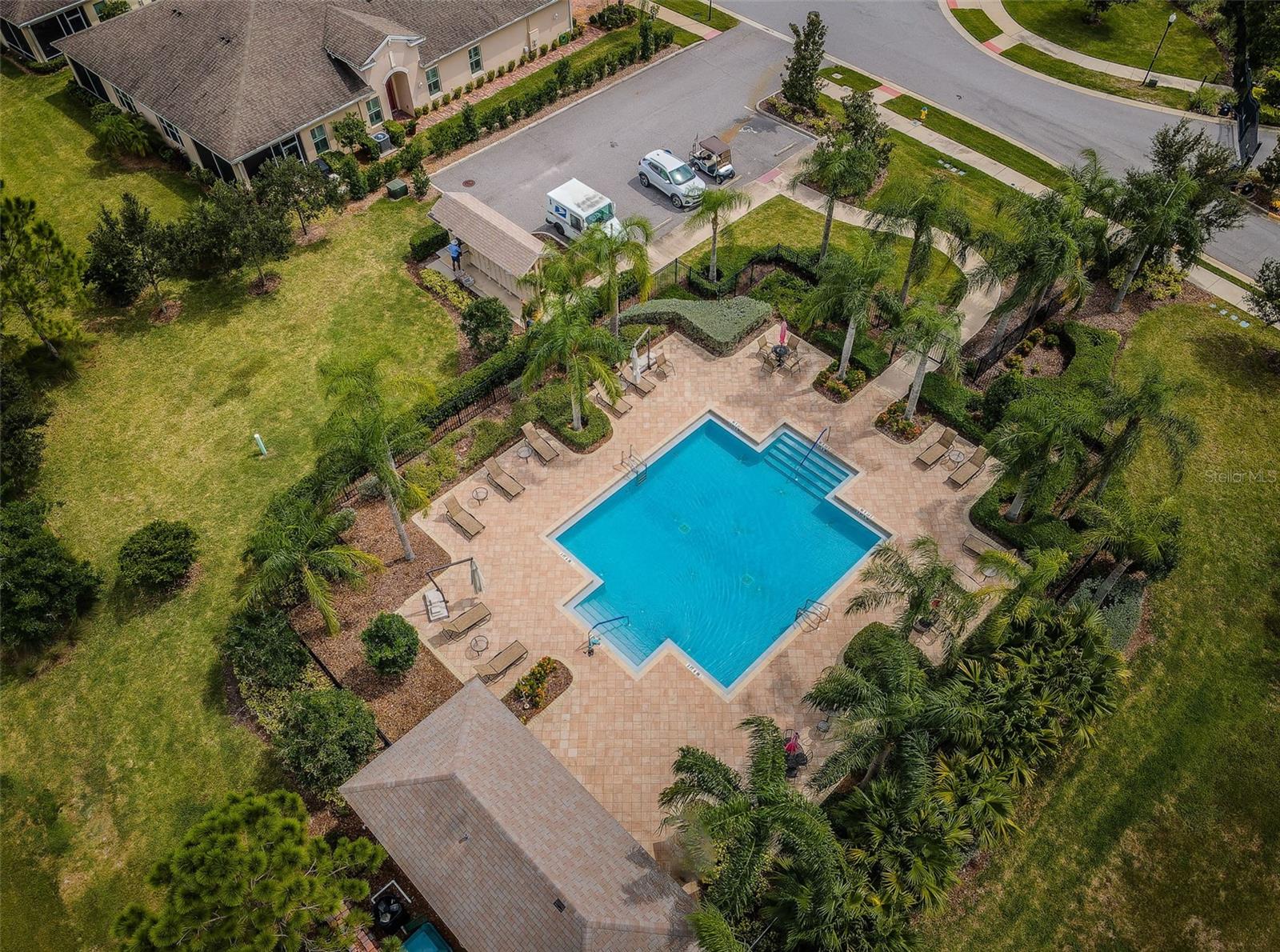704 CHIPPER DR