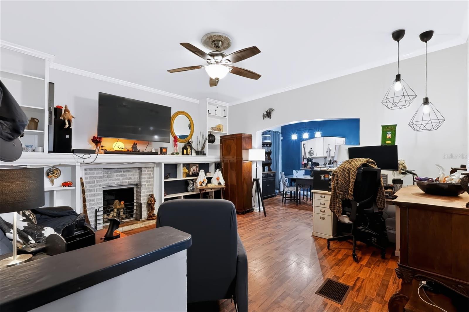 307 W CHERRY ST