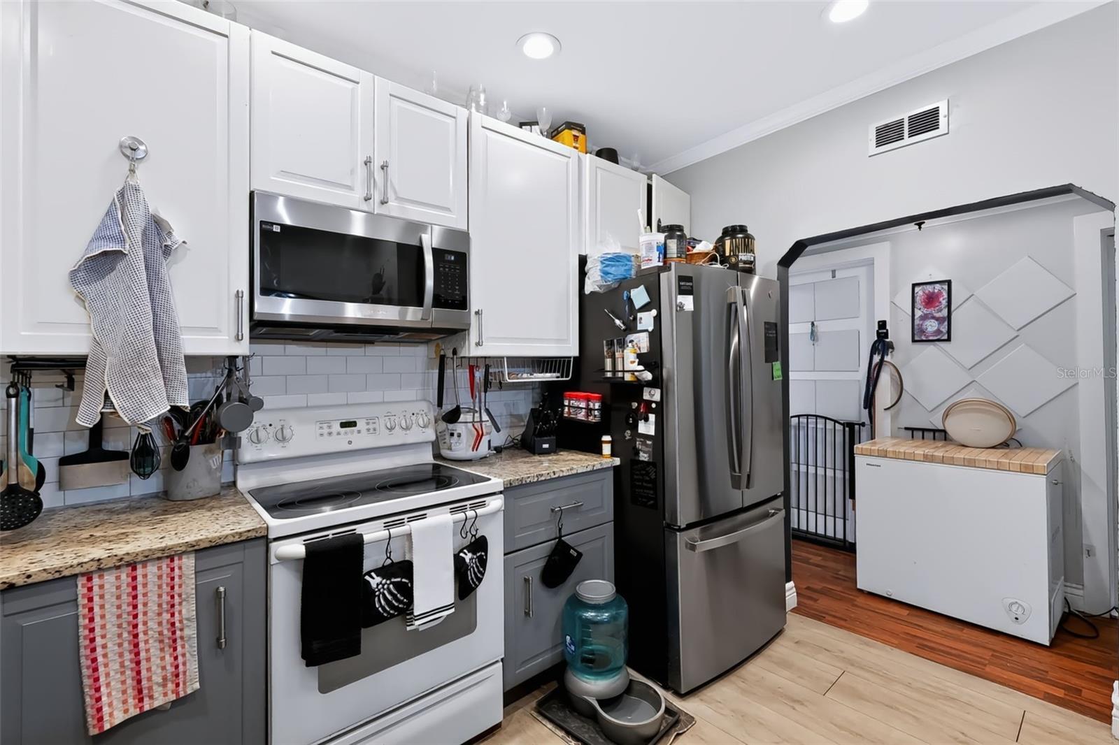 307 W CHERRY ST
