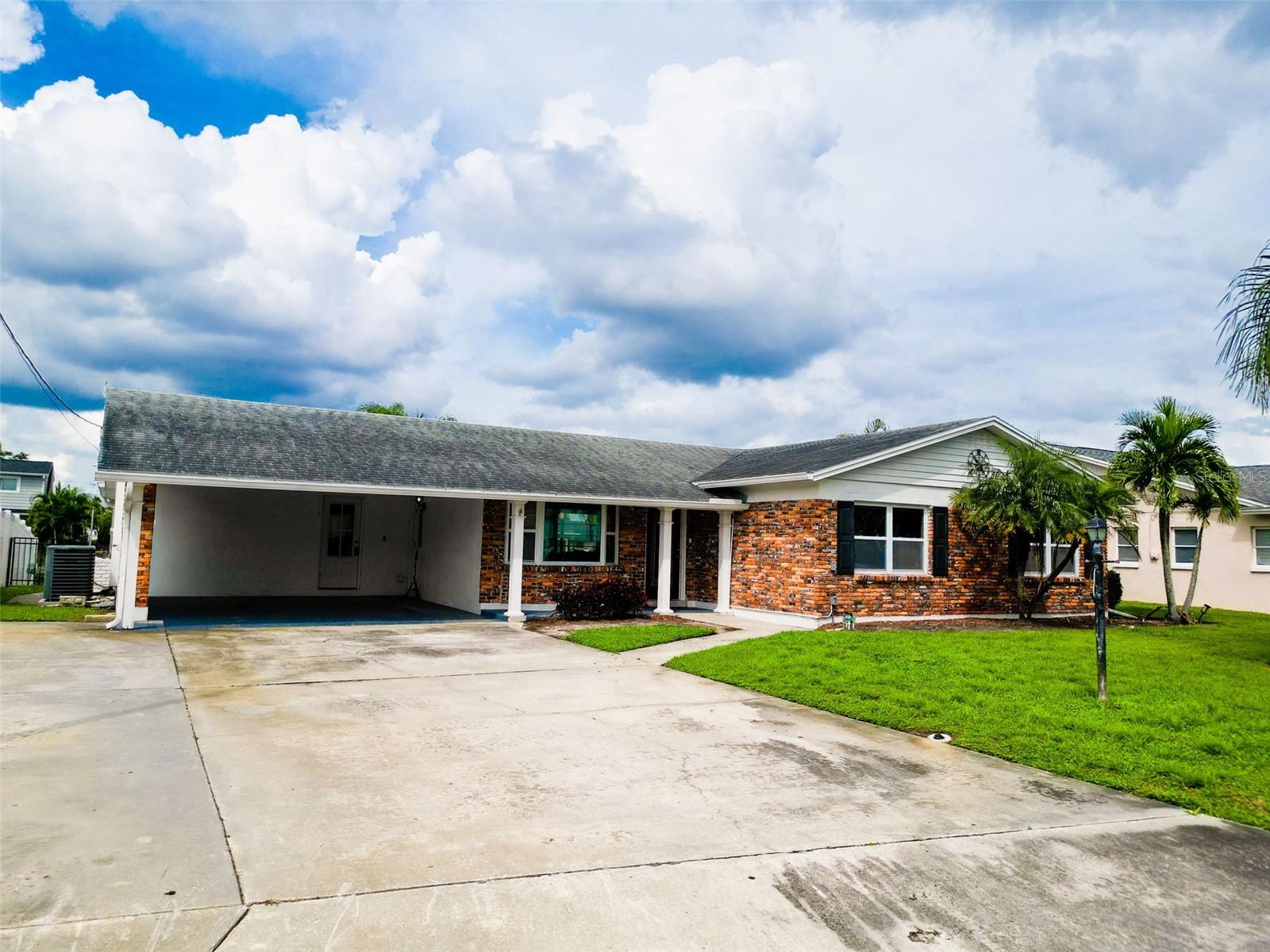 8723 HICKORYWOOD LN