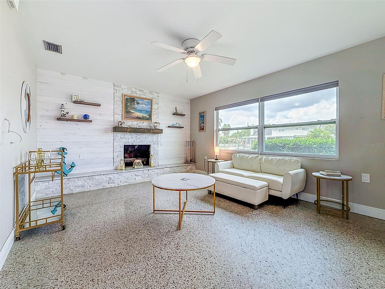 8723 HICKORYWOOD LN