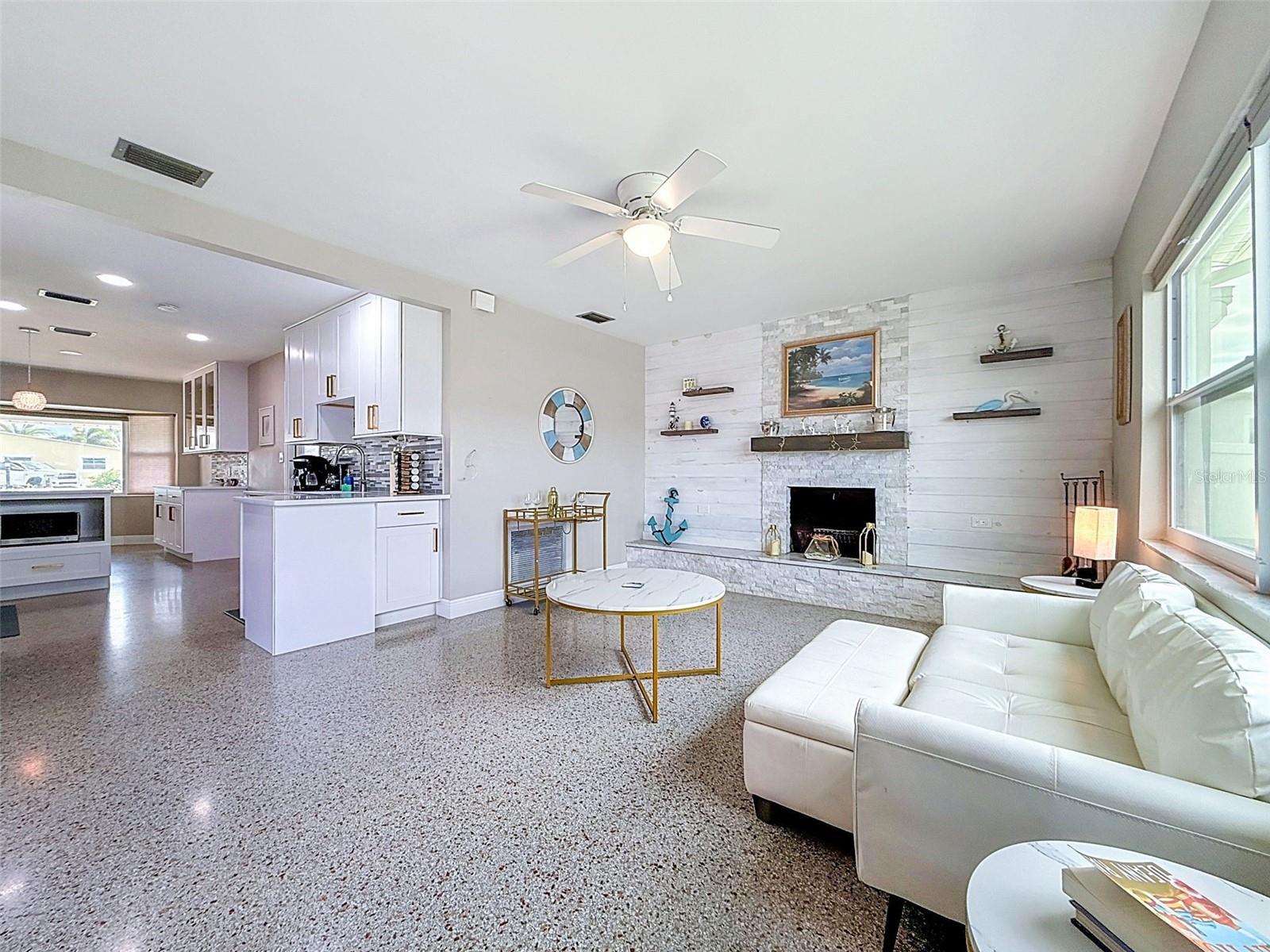 8723 HICKORYWOOD LN