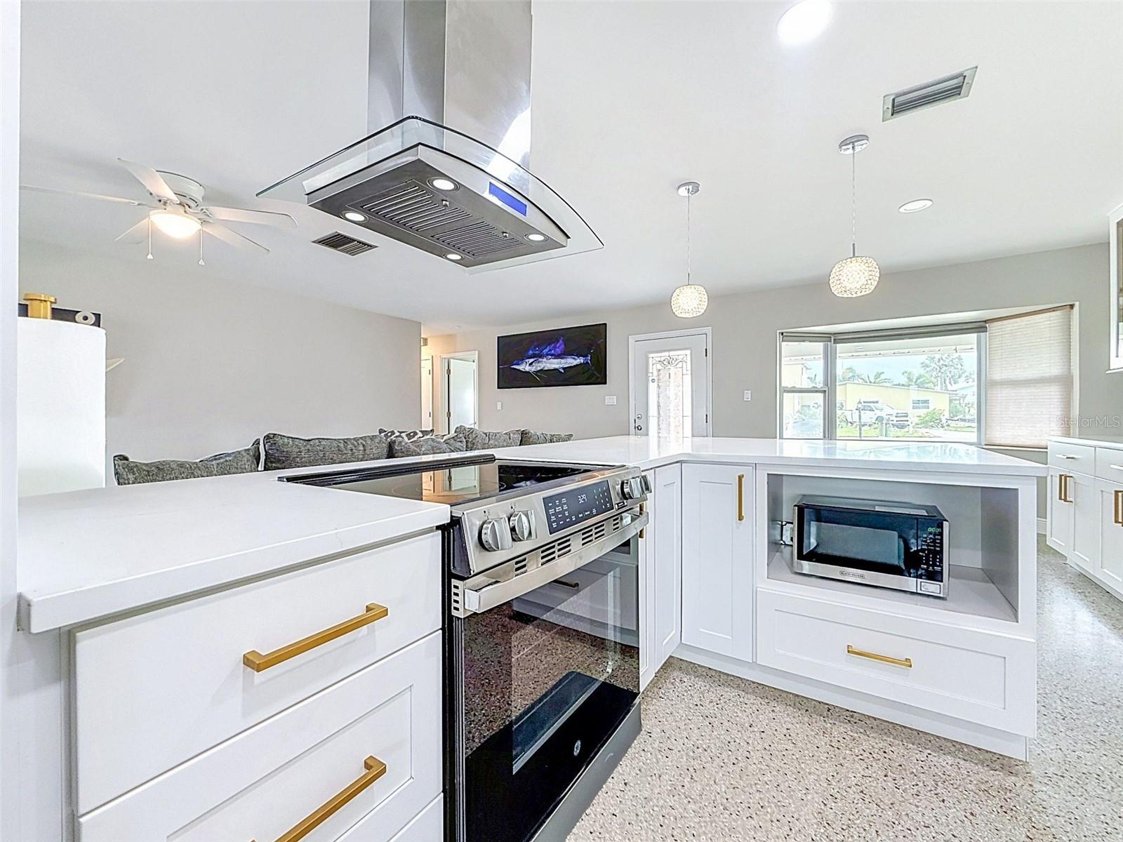 8723 HICKORYWOOD LN