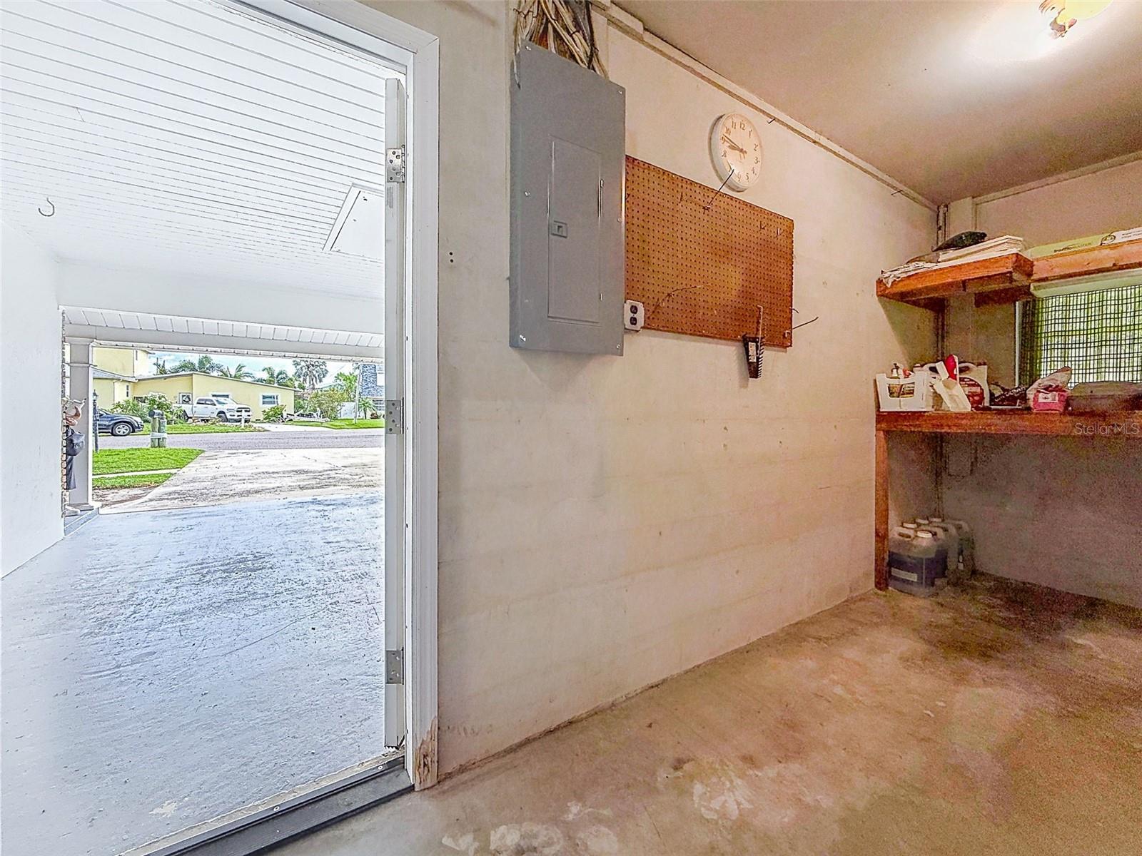 8723 HICKORYWOOD LN