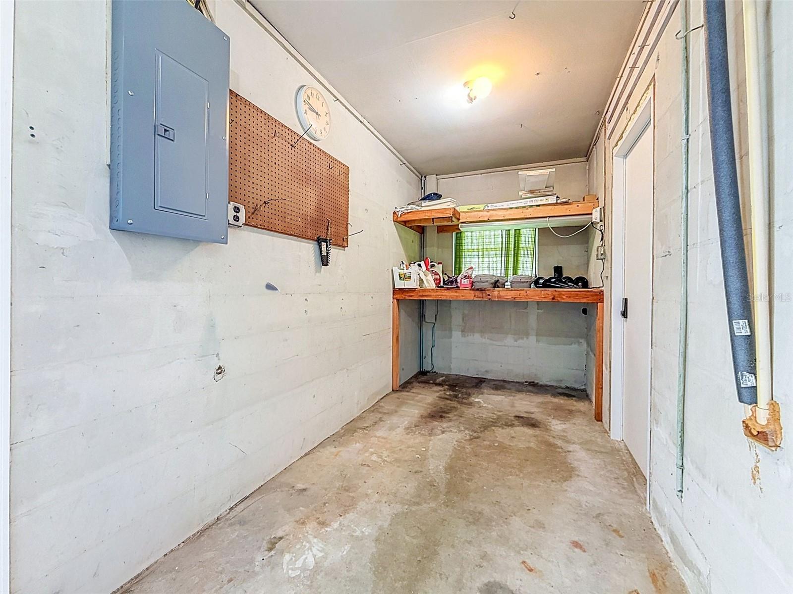 8723 HICKORYWOOD LN