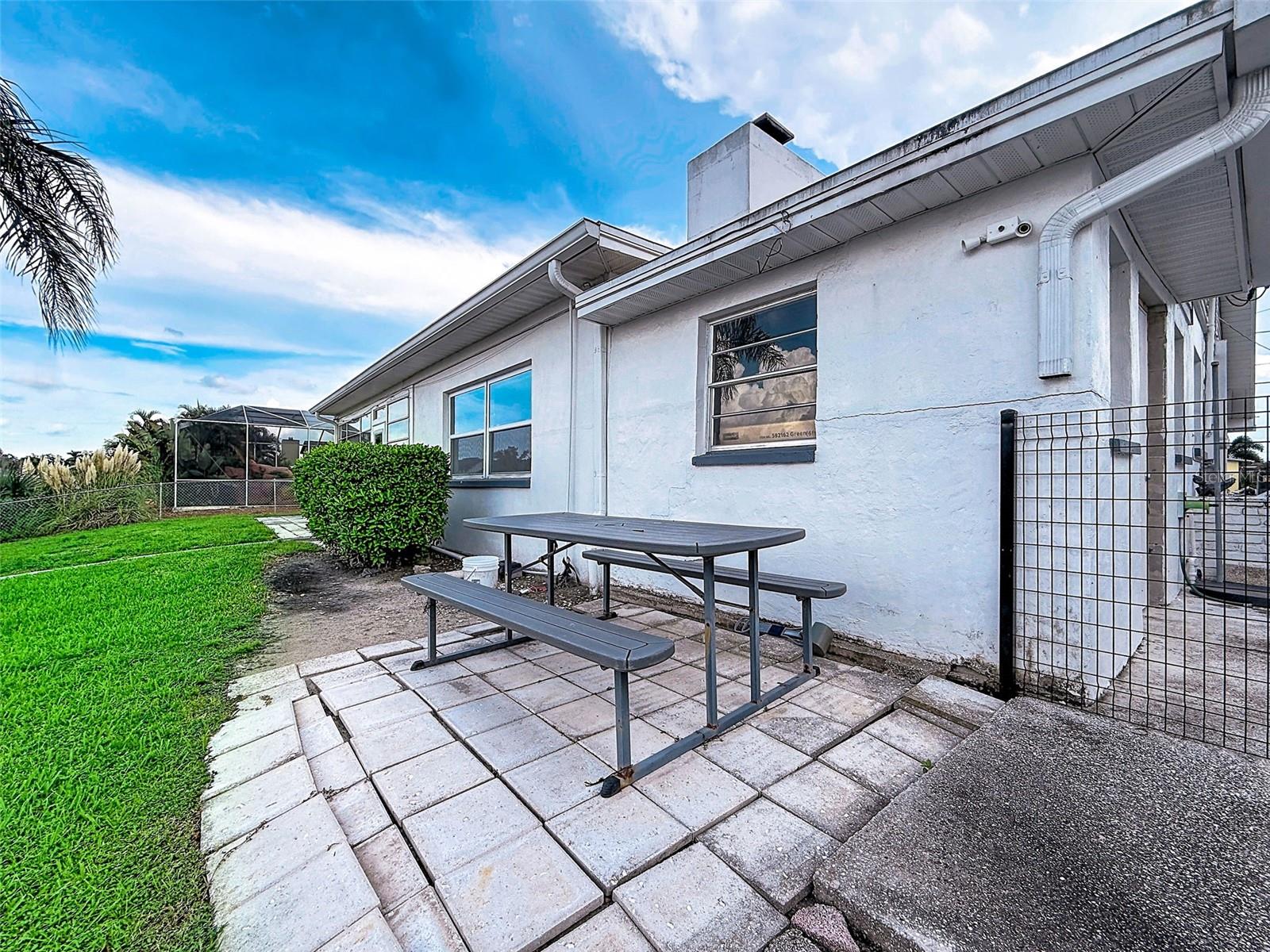 8723 HICKORYWOOD LN