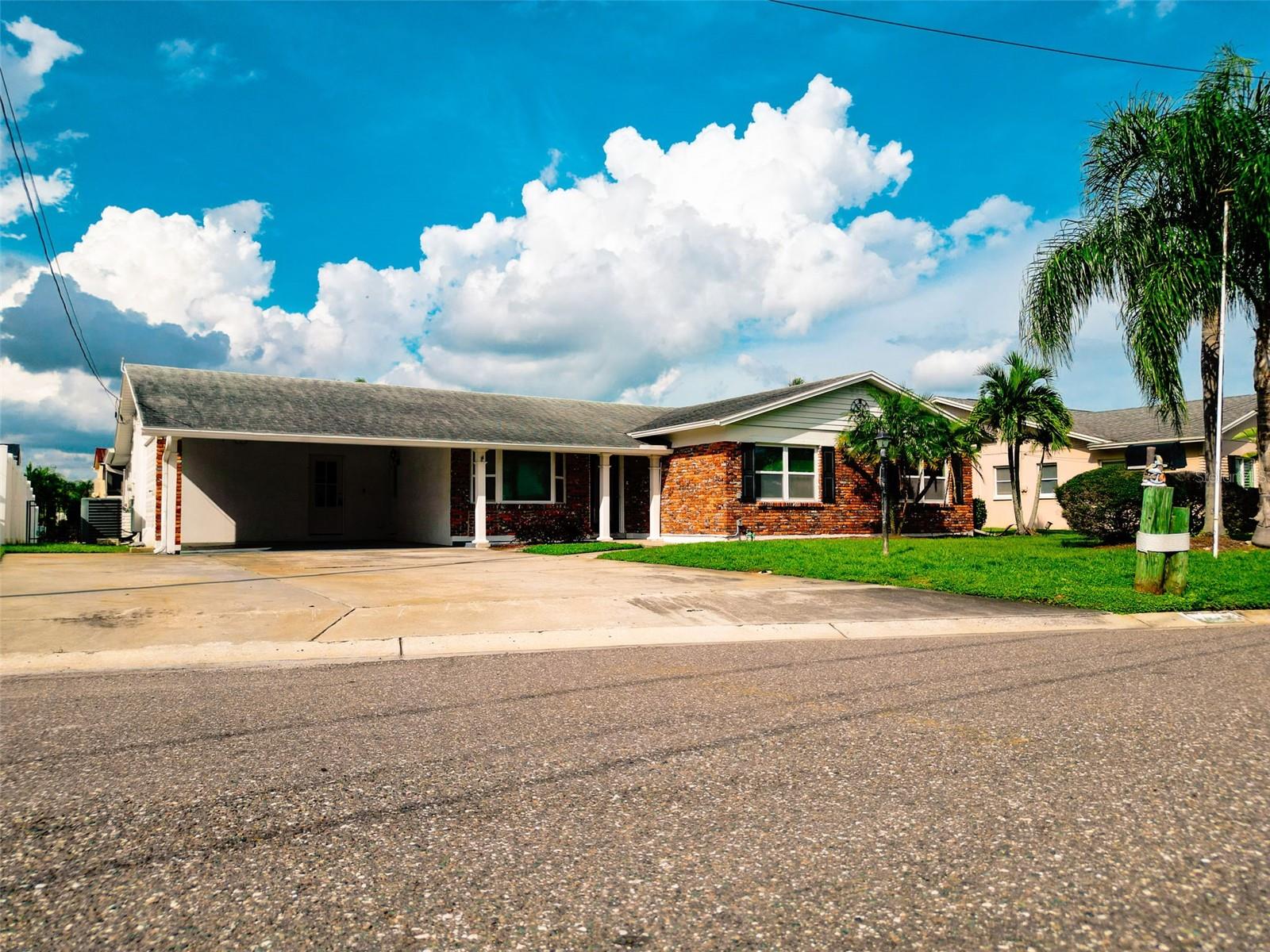 8723 Hickorywood Ln, Tampa