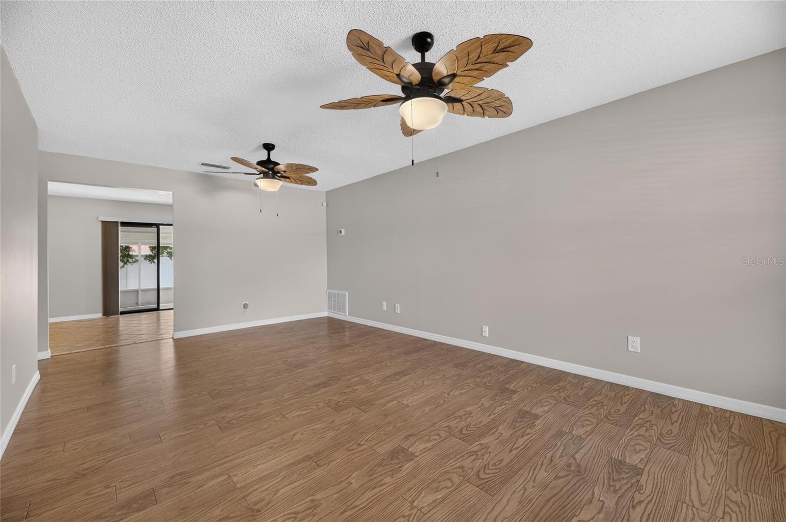 906 CUTLER DR