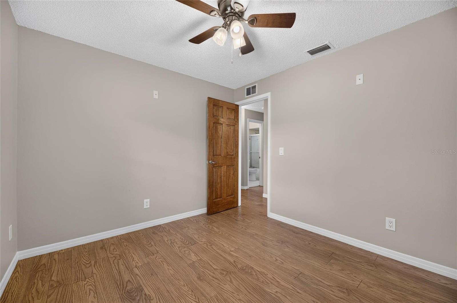 906 CUTLER DR