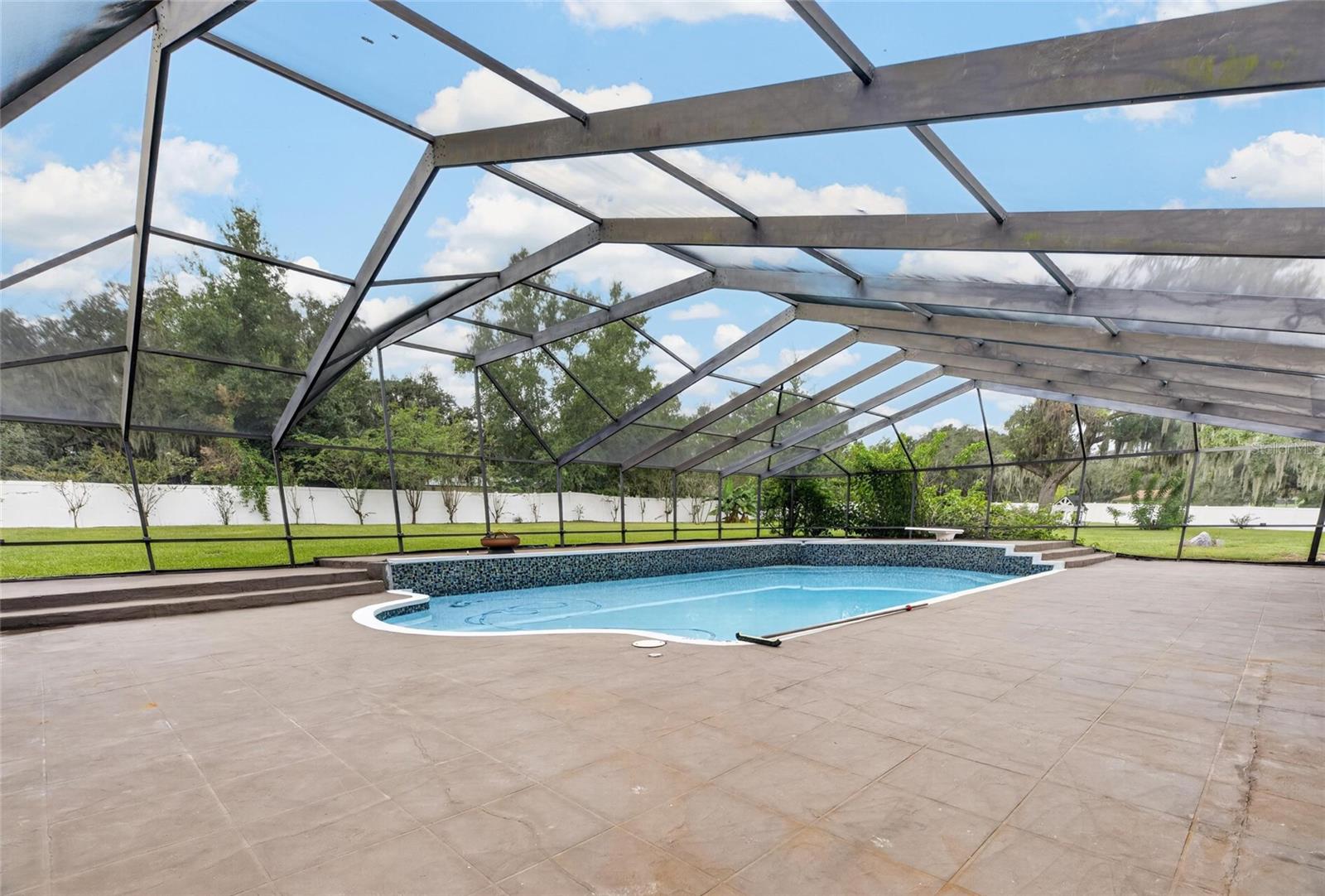 12603 LAKE HILLS DR