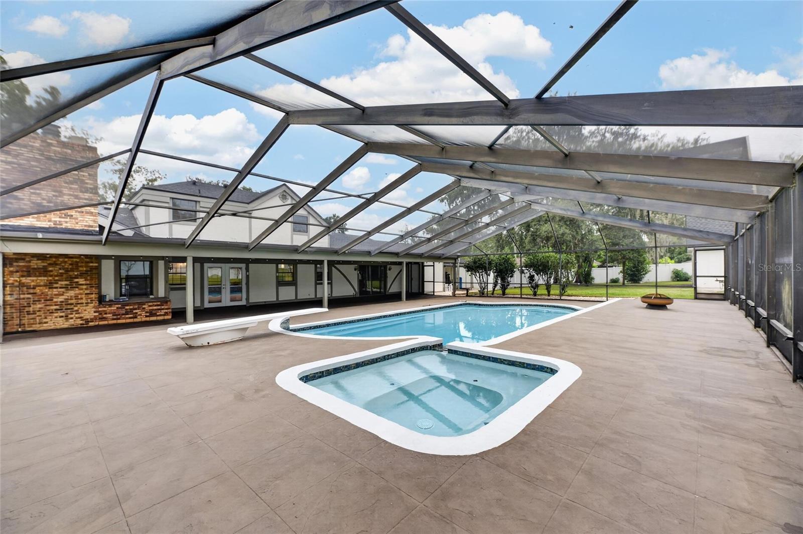 12603 LAKE HILLS DR