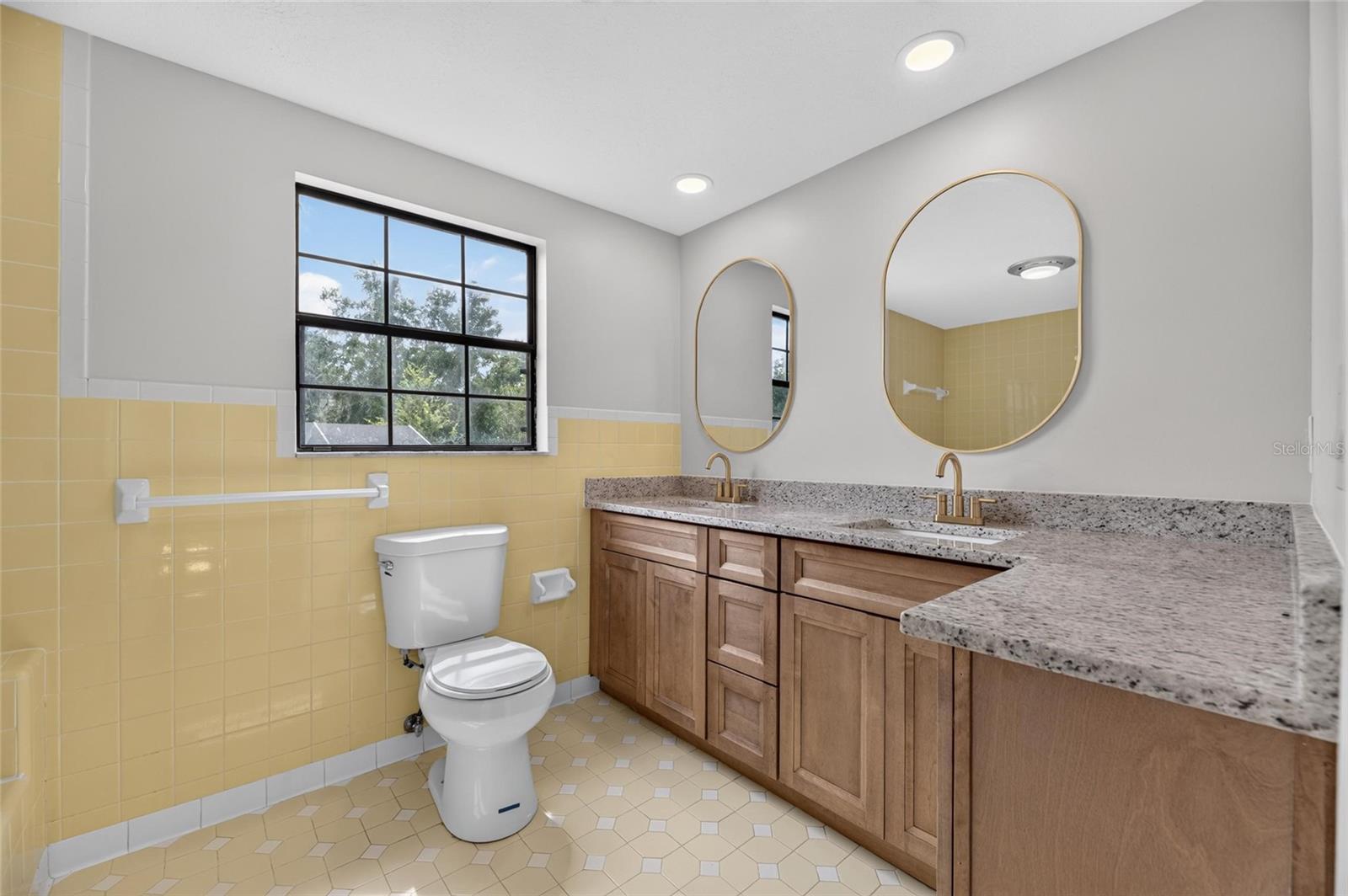 12603 LAKE HILLS DR