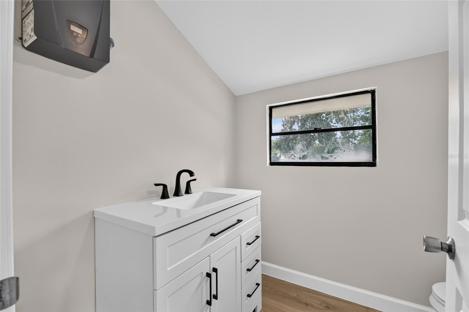 12603 LAKE HILLS DR