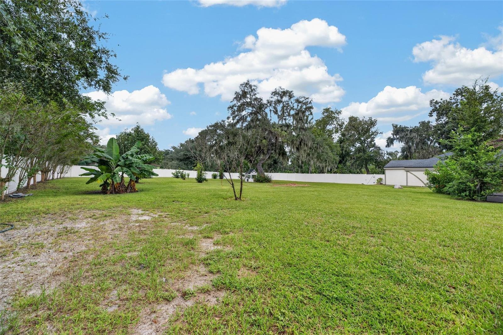 12603 LAKE HILLS DR
