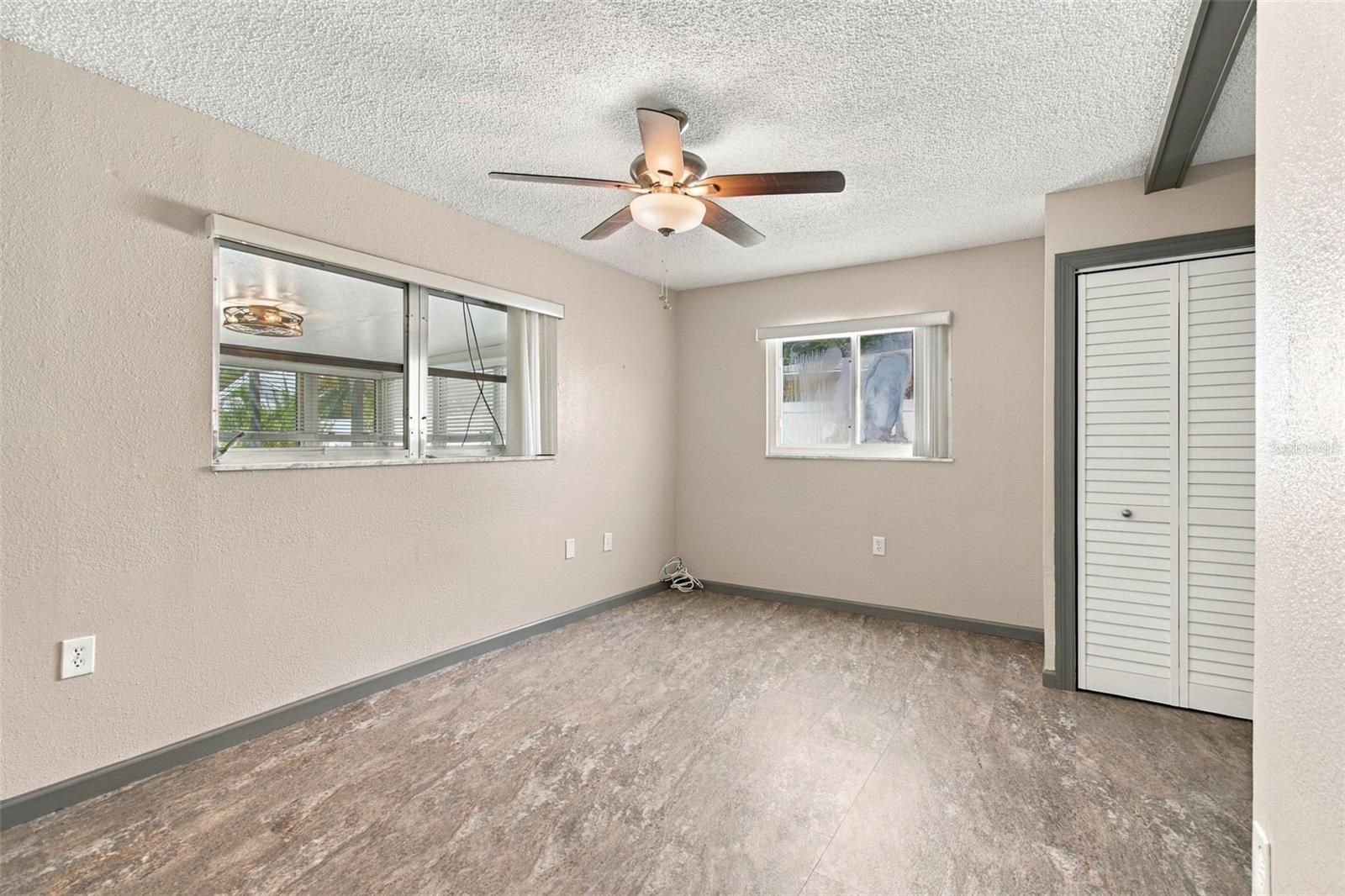 4880 SHELL STREAM BLVD