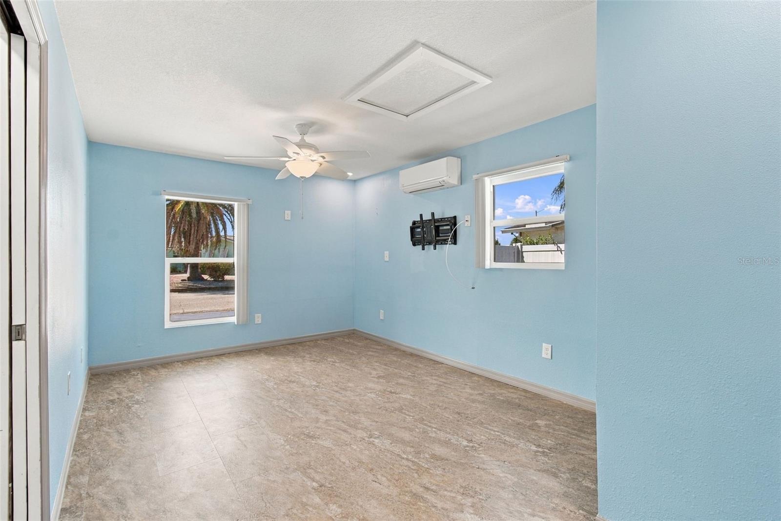 4880 SHELL STREAM BLVD