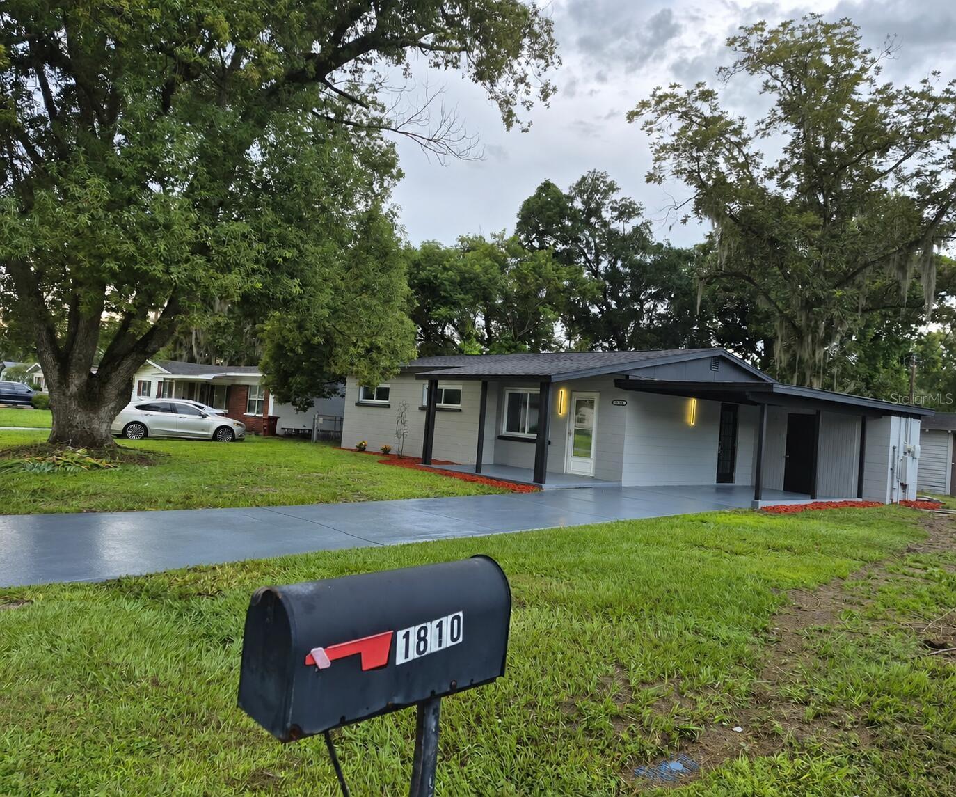 1810 E CAROL DR