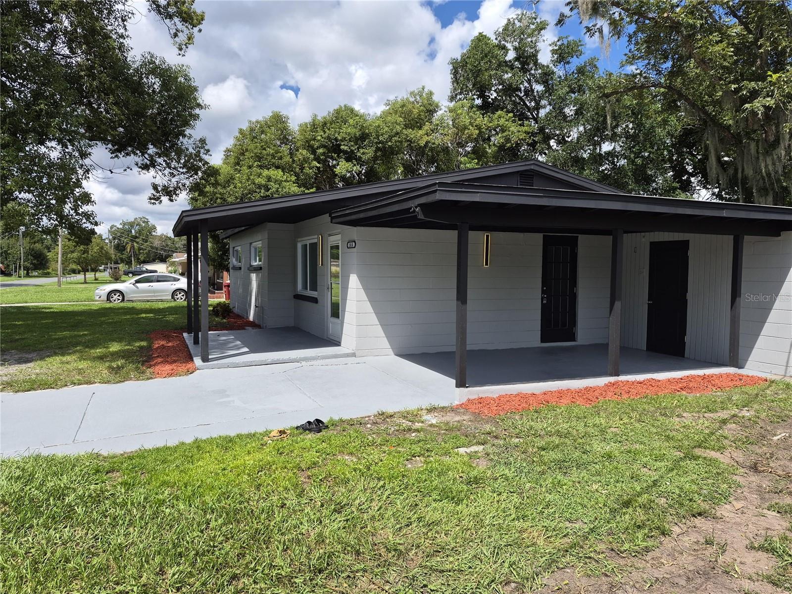 1810 E CAROL DR