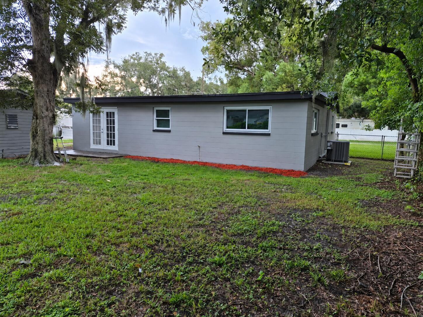 1810 E CAROL DR