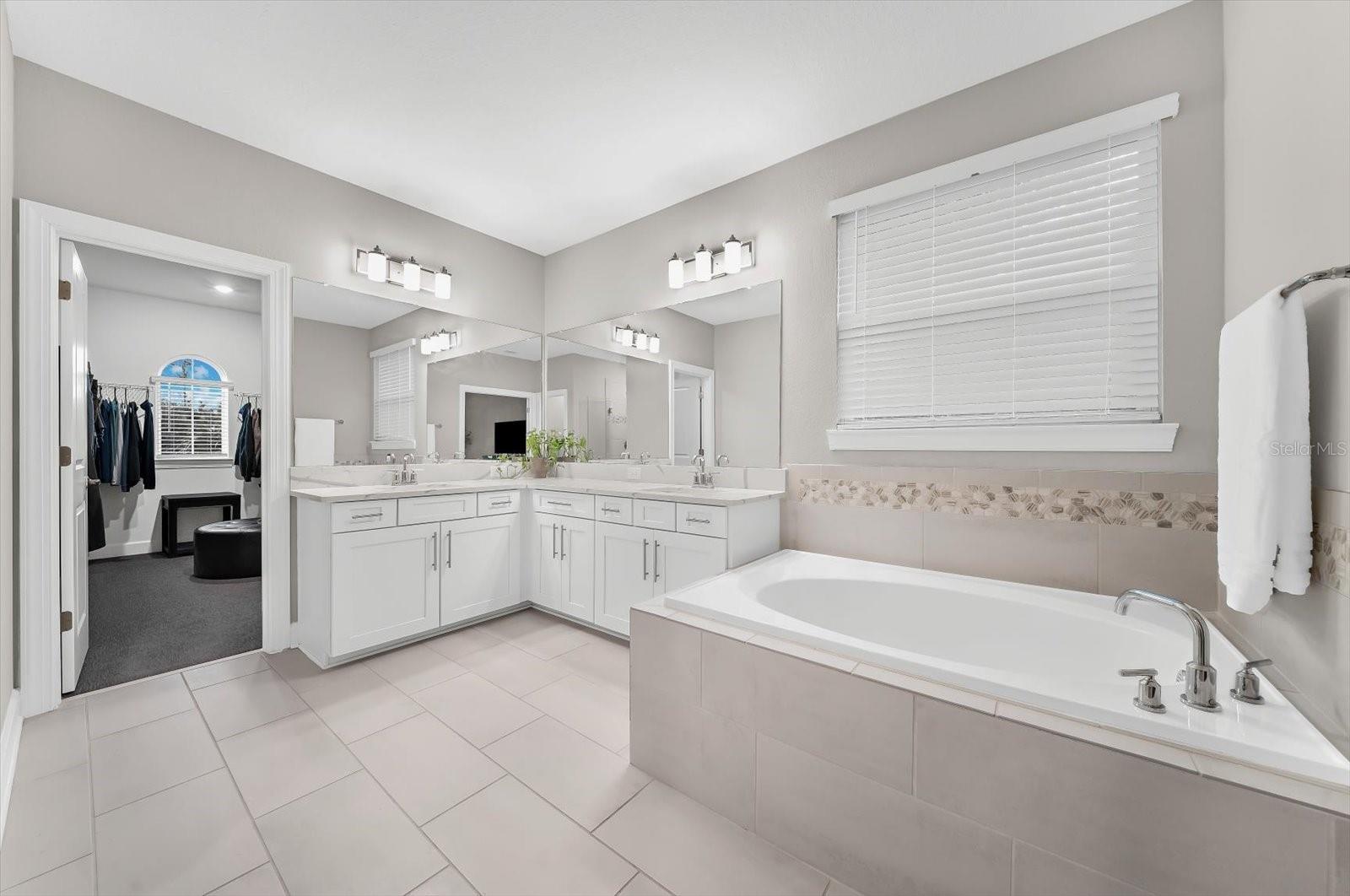 1118 LAKE HANNA DR