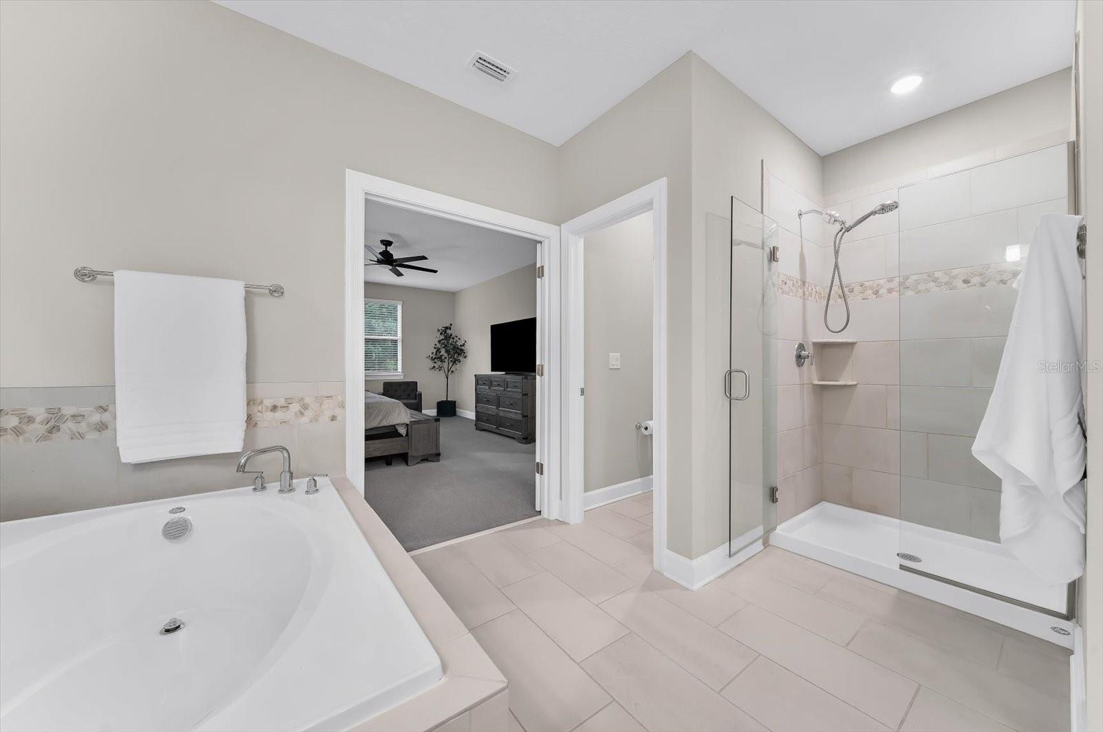1118 LAKE HANNA DR