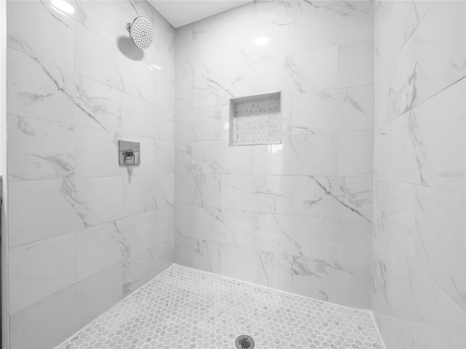 4014 MCLANE DR