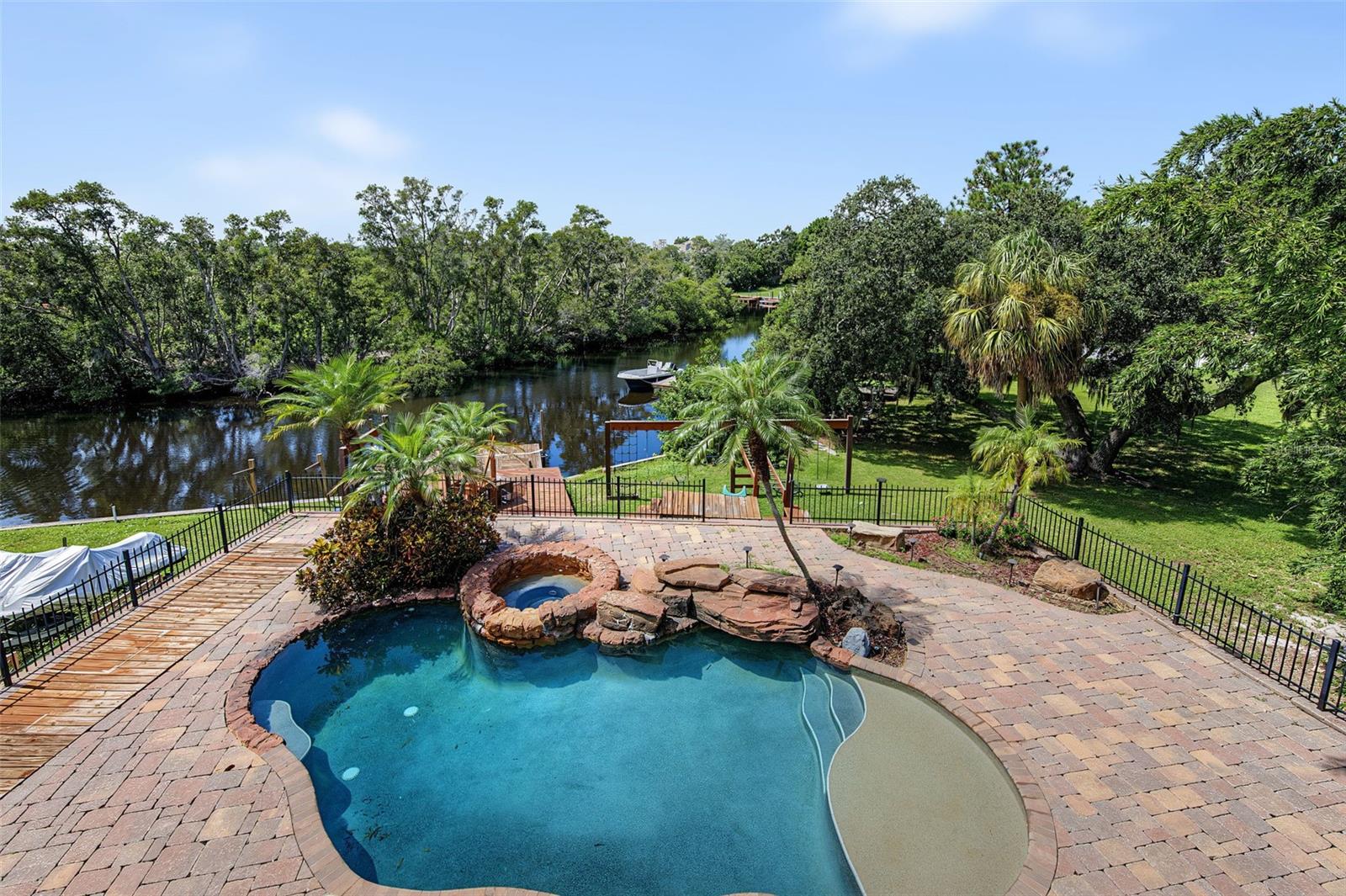 3143 PINEVIEW DR