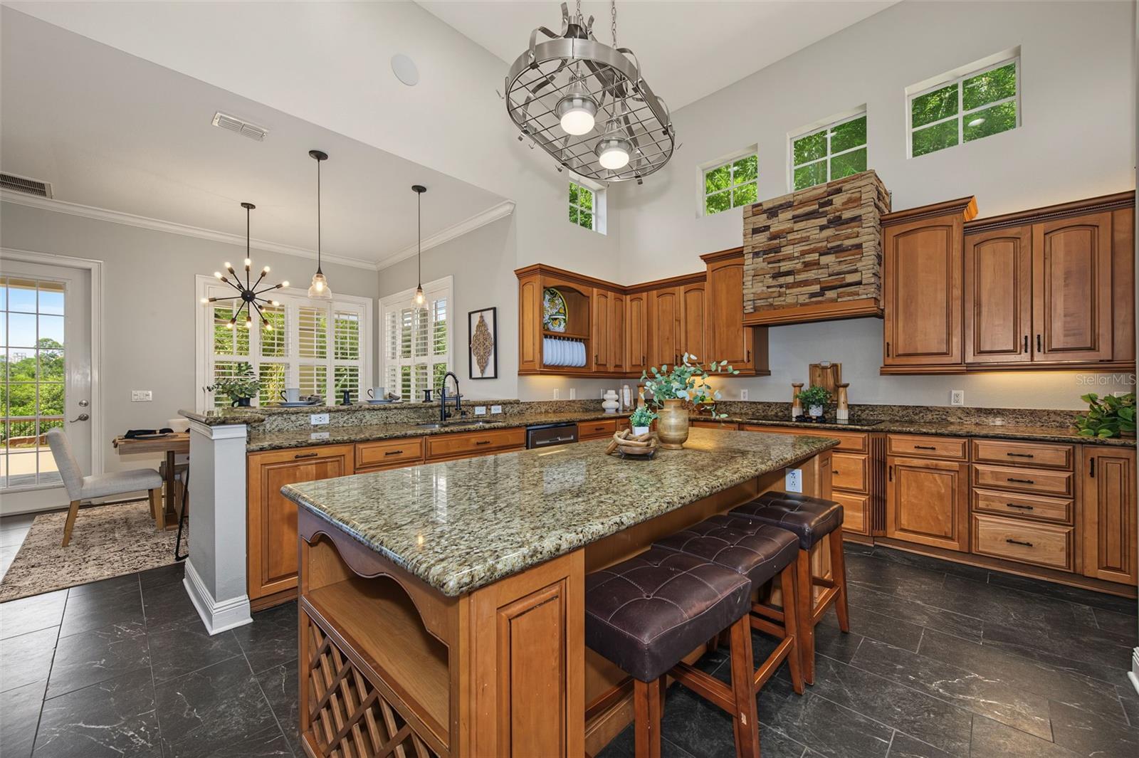 3143 PINEVIEW DR