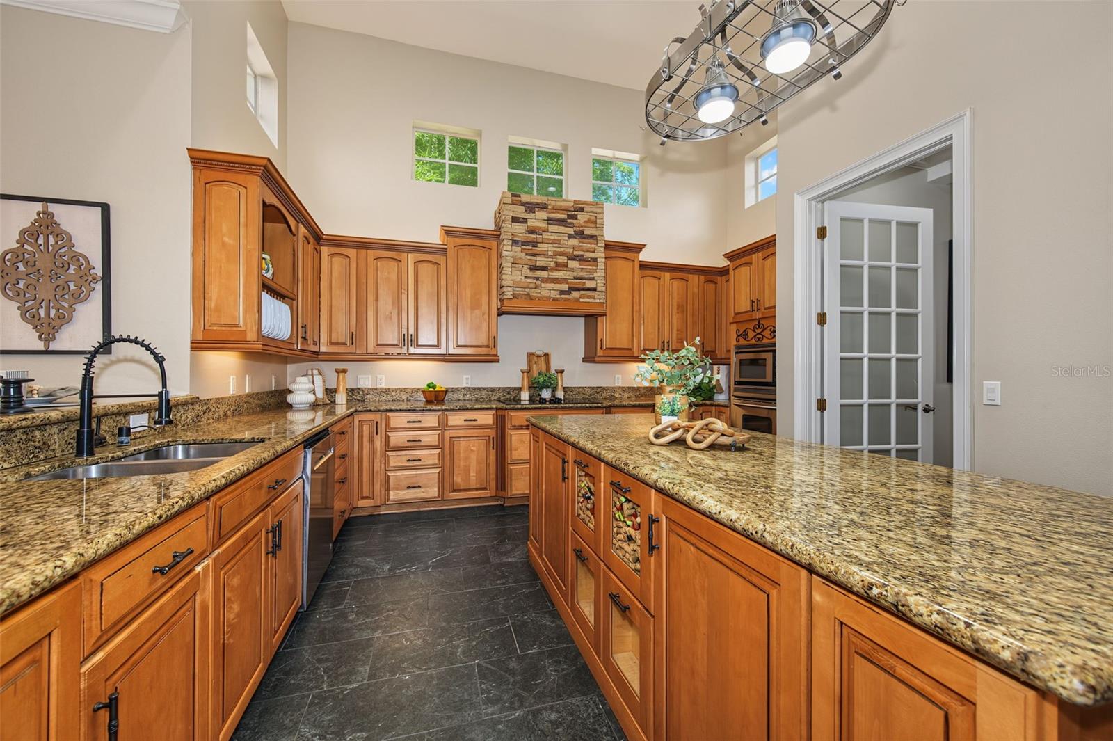 3143 PINEVIEW DR