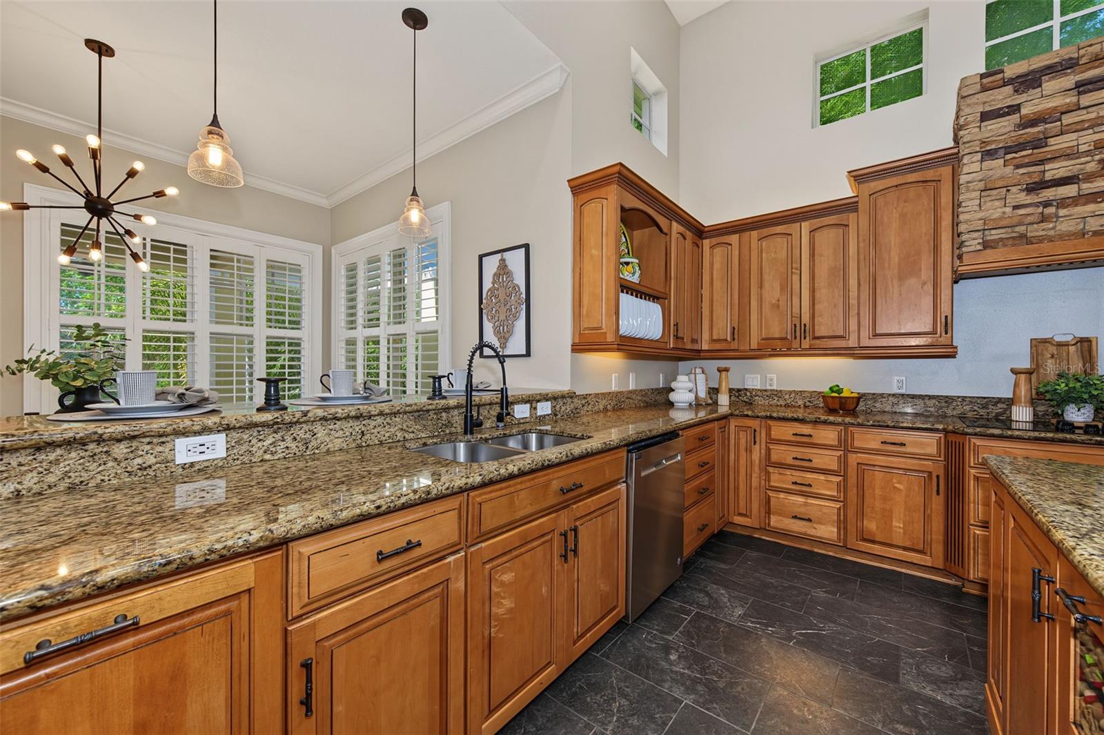 3143 PINEVIEW DR