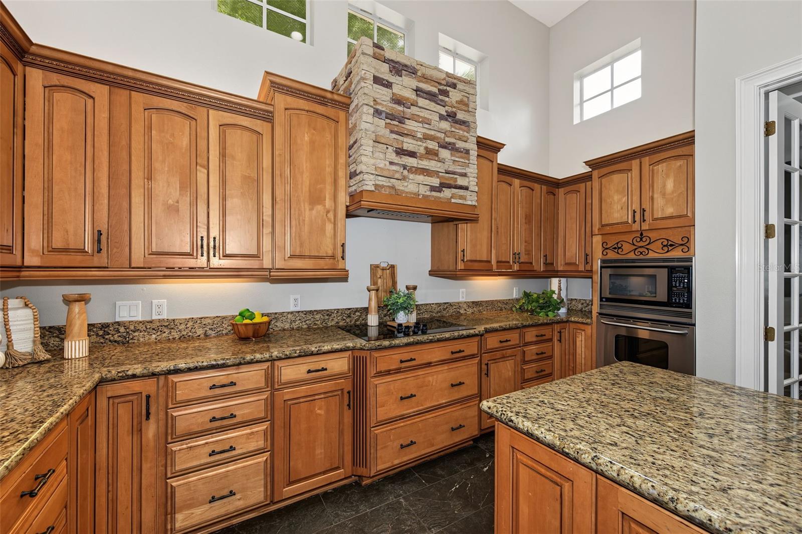 3143 PINEVIEW DR