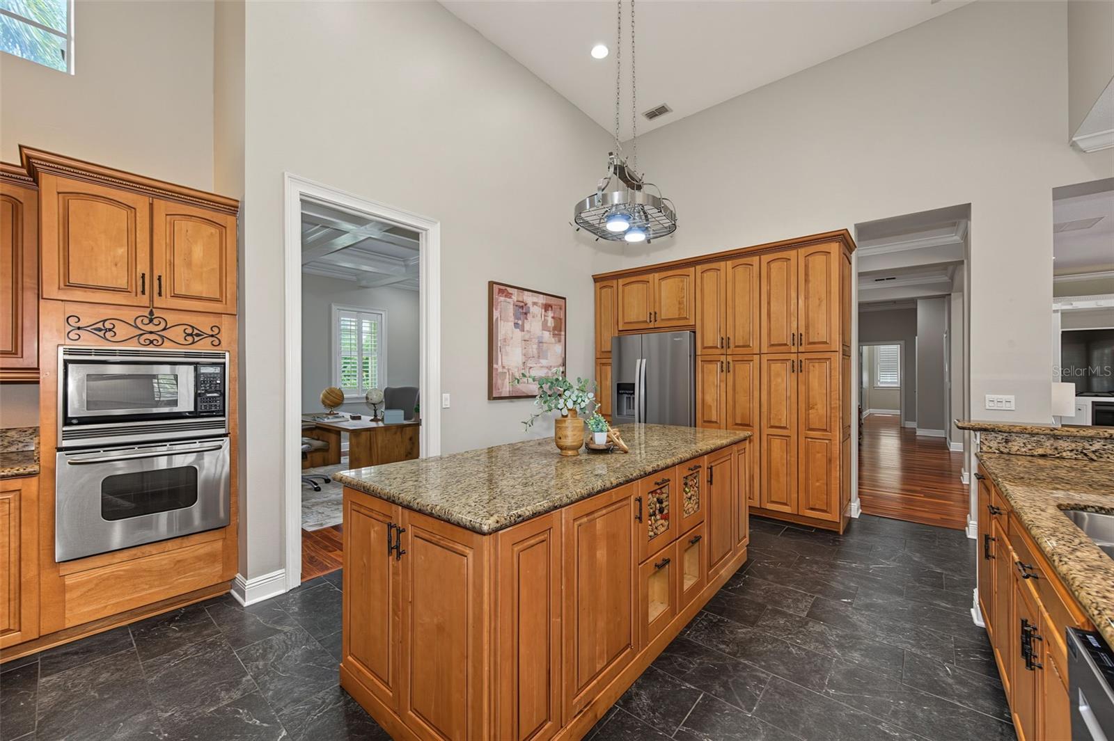 3143 PINEVIEW DR
