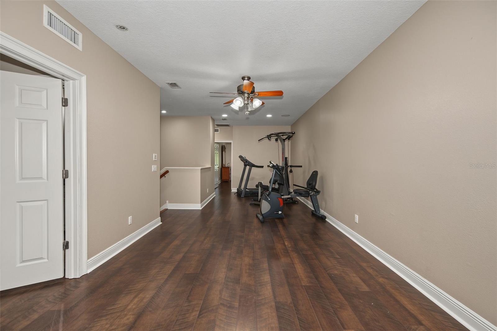 3143 PINEVIEW DR