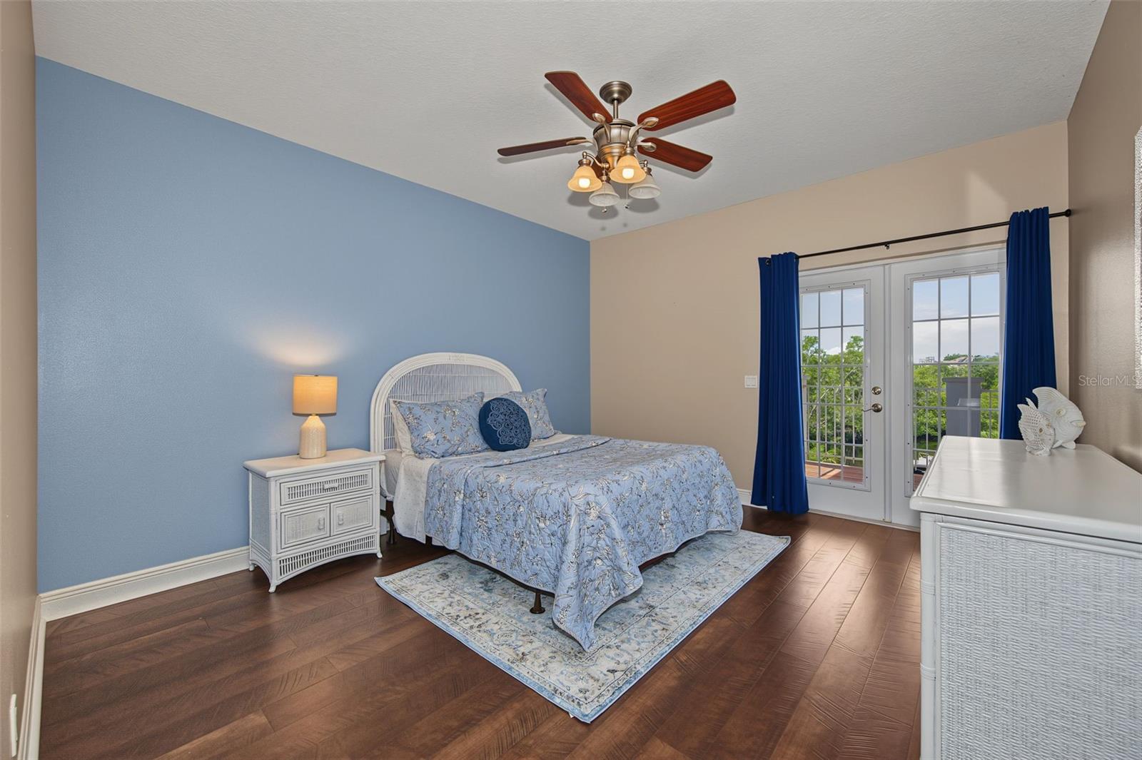 3143 PINEVIEW DR