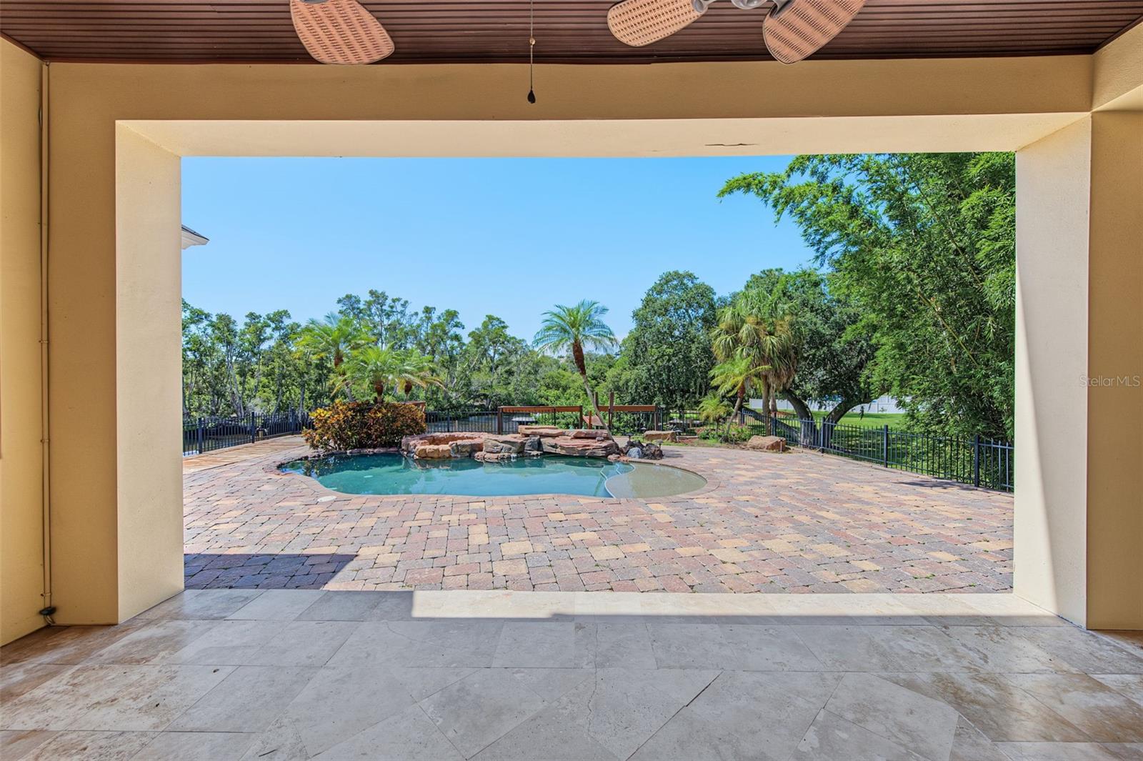 3143 PINEVIEW DR