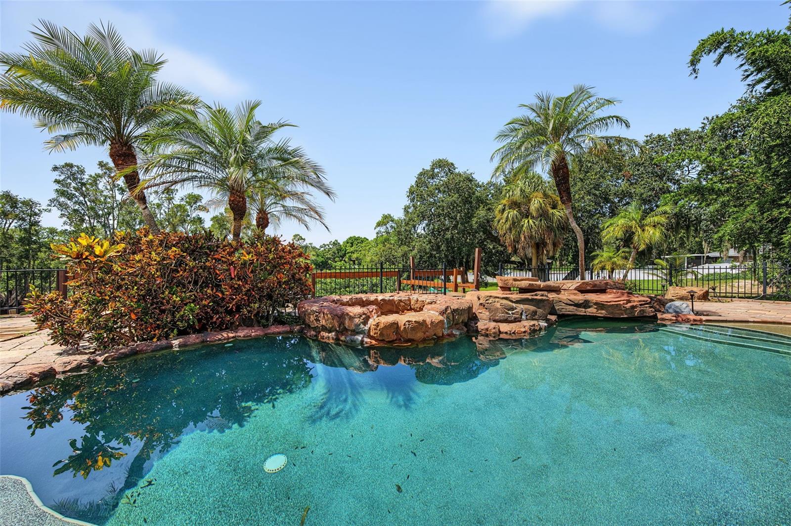 3143 PINEVIEW DR