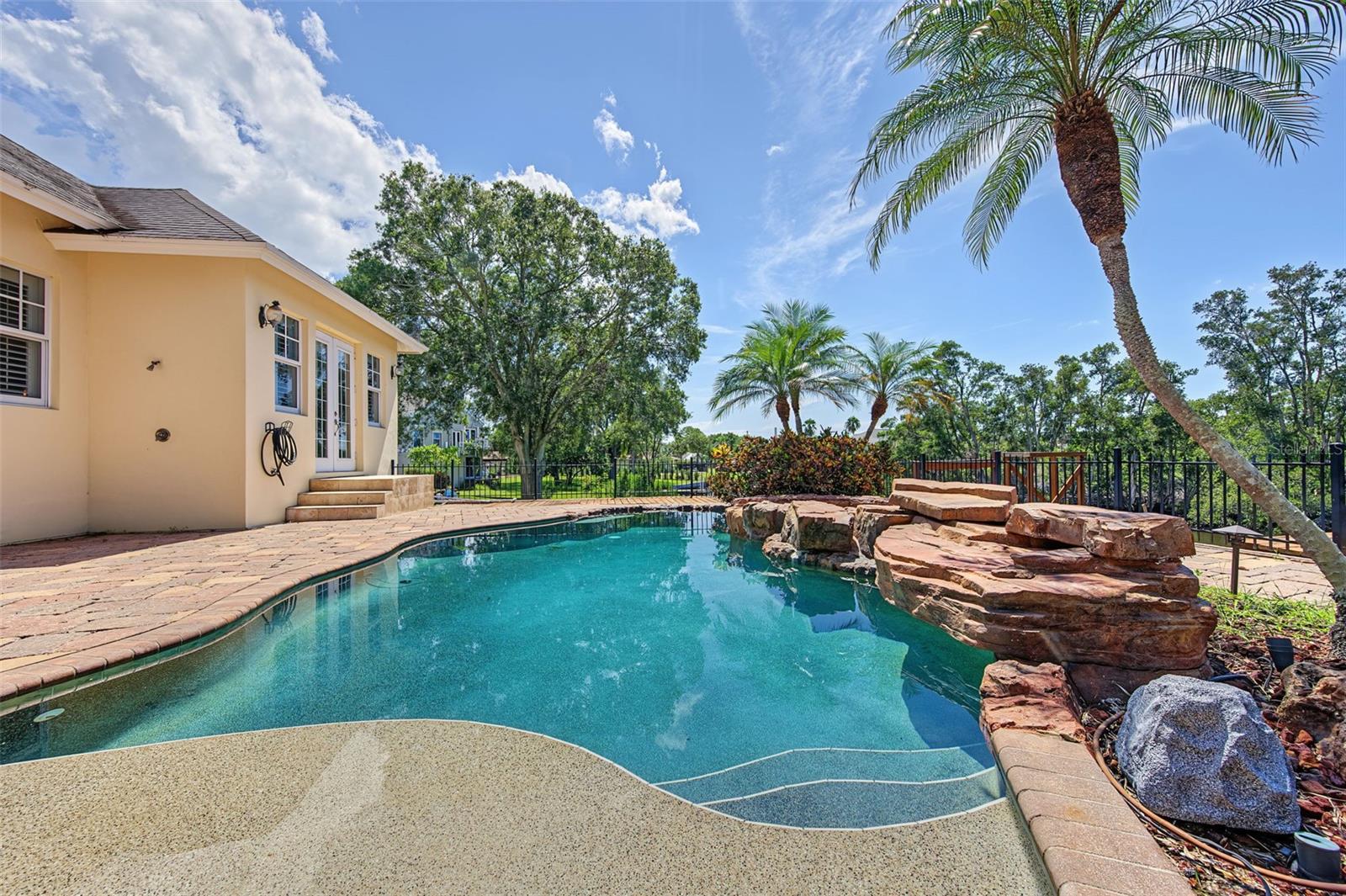 3143 PINEVIEW DR