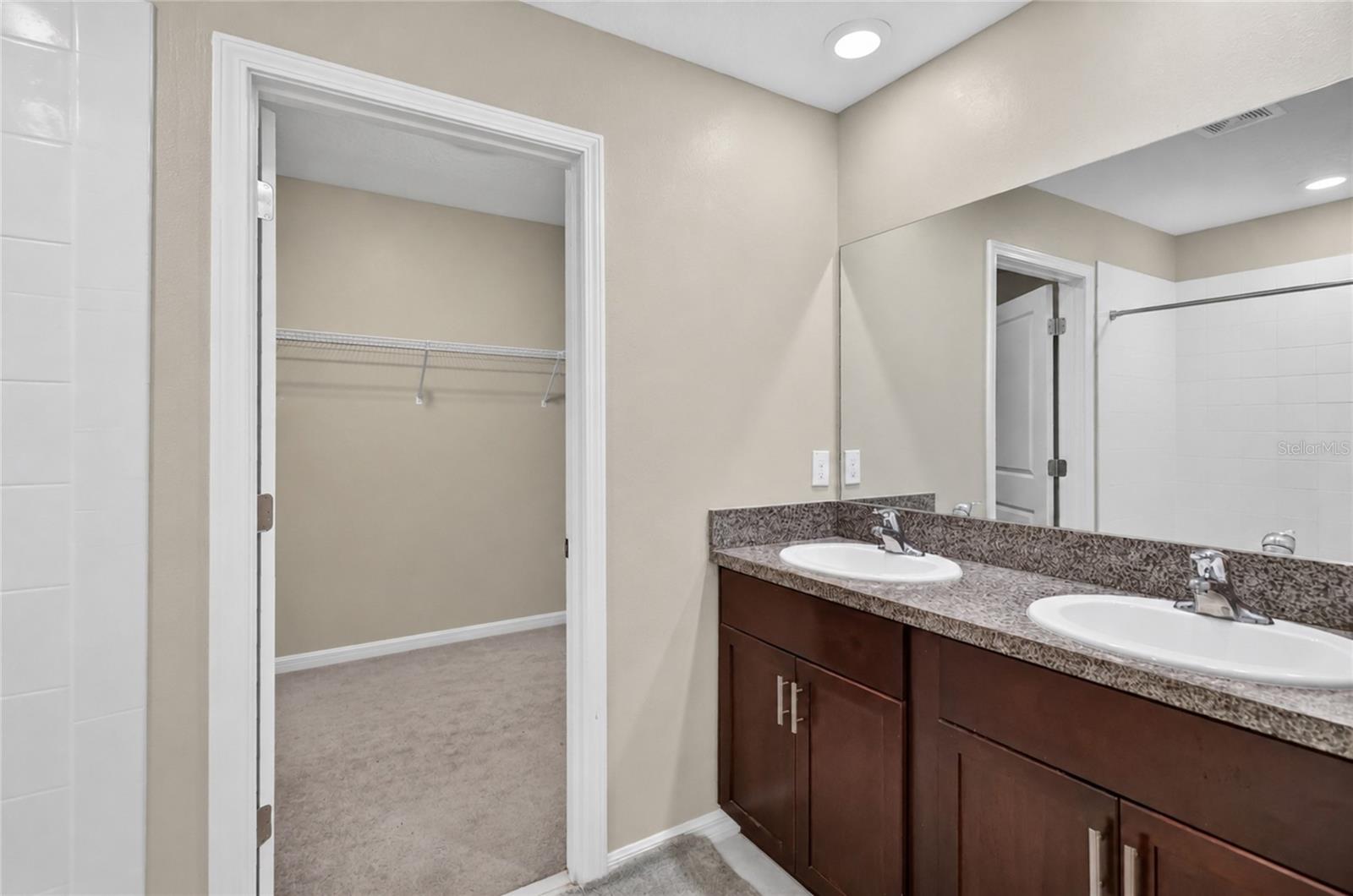 5111 WHITE CHICORY DR