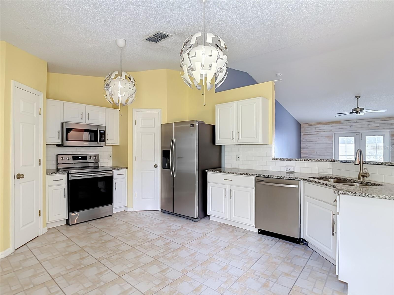 12730 KINGS LAKE DR