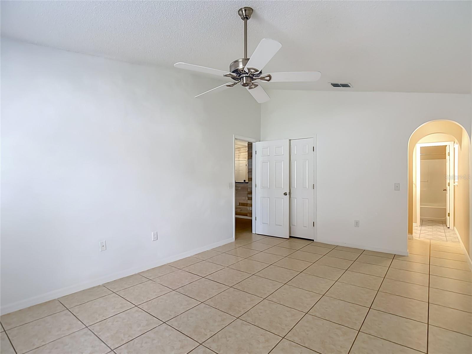 12730 KINGS LAKE DR