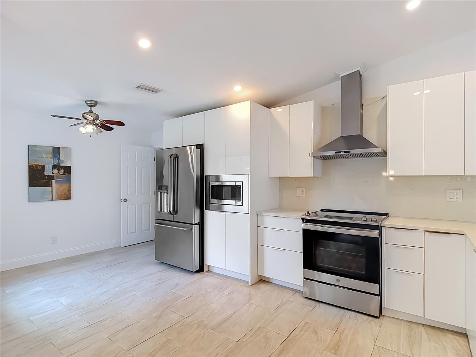 5118 BRYNN MAWR DR